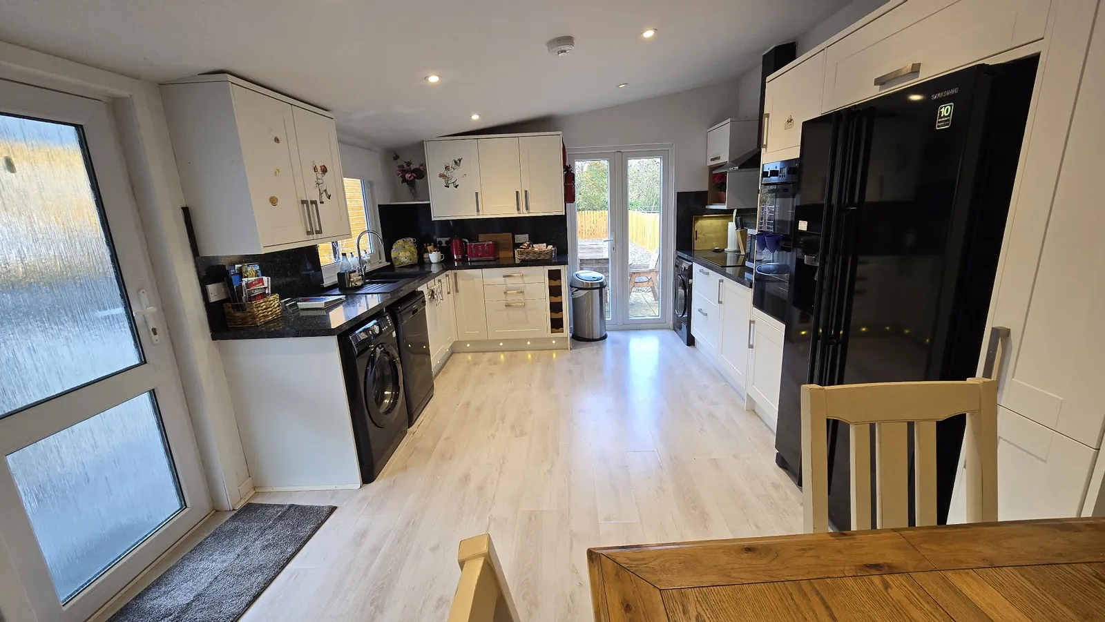 Fully fitted kitchen, Meadows 1
