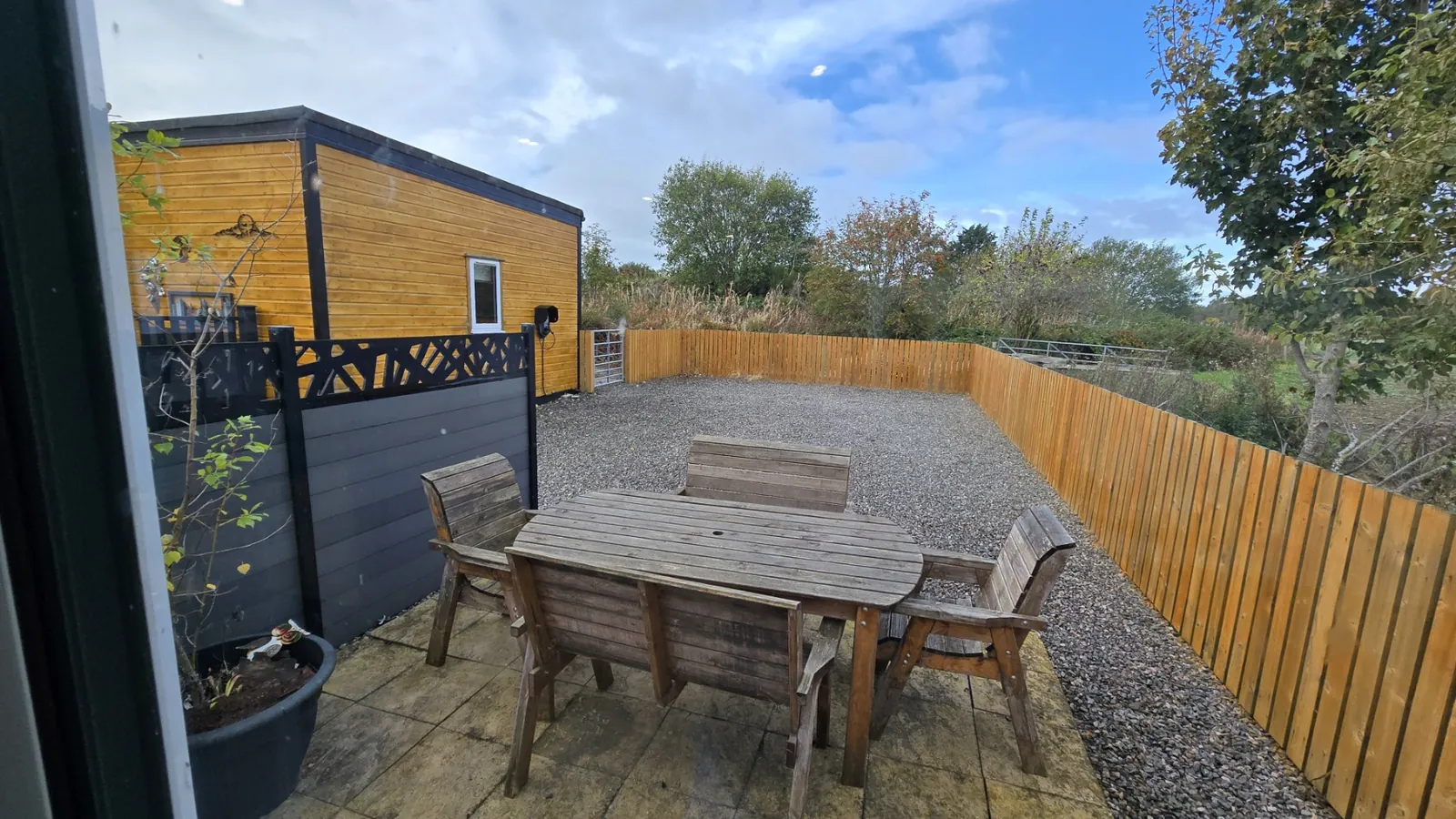 Private patio with outdoor dining table, Meadows 1